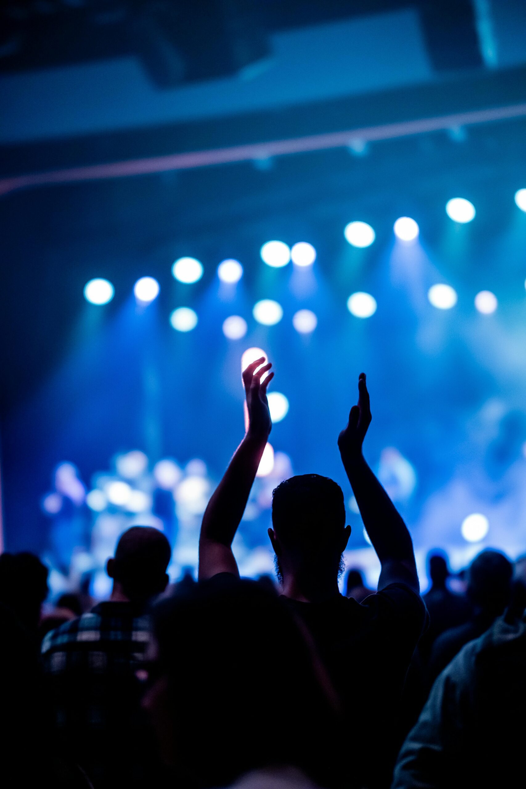 man til koncert